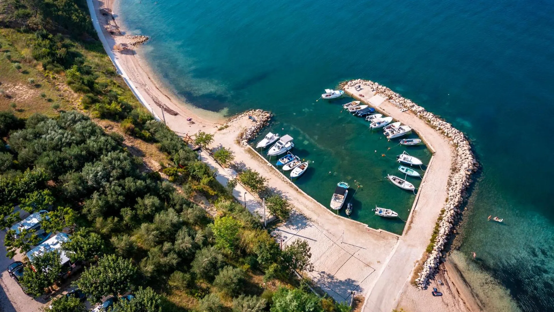 Odmoree Camp & Hostel Ražanac