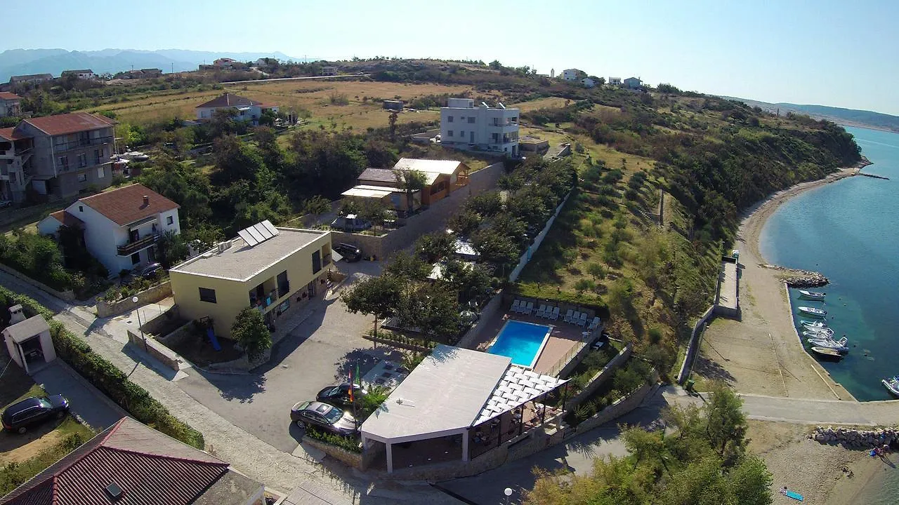 Odmoree Camp & Hostel Ražanac